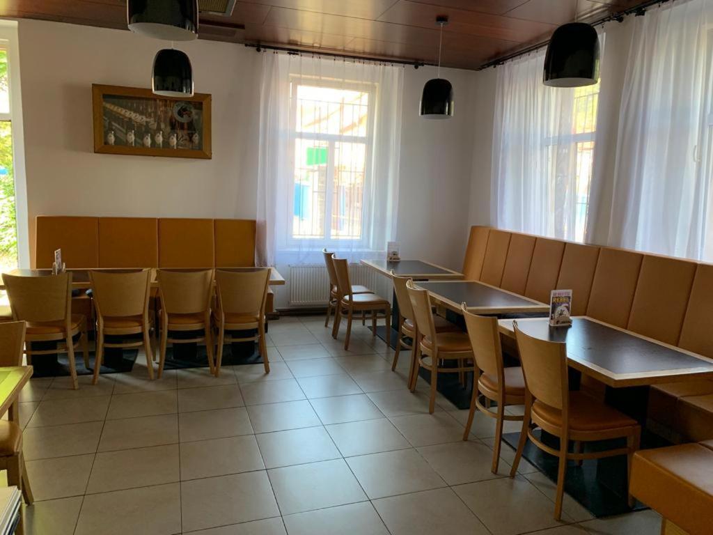 Pivovar Maly Janek - Restaurace, Penzion A Stany Jince 外观 照片