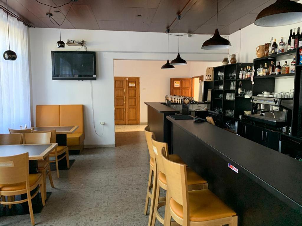 Pivovar Maly Janek - Restaurace, Penzion A Stany Jince 外观 照片